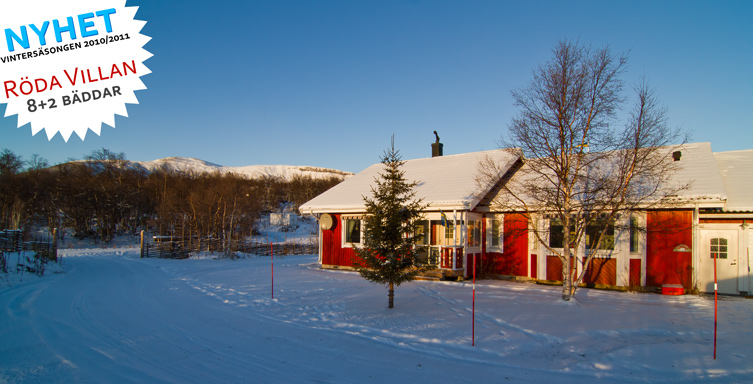 R�da villan med Hamra-fj�llet i bakgrunden.
