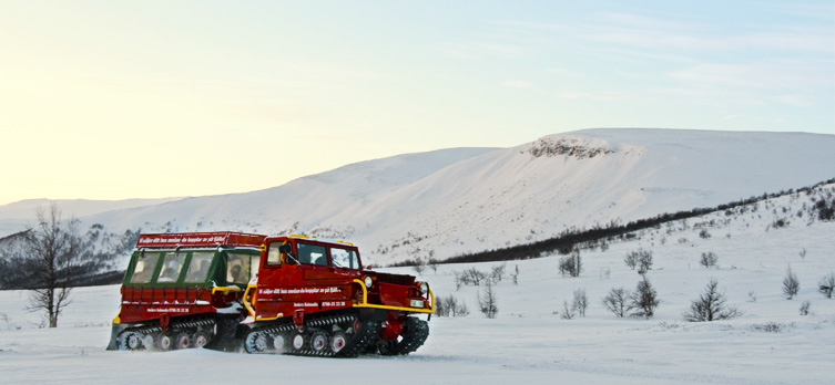 Snövesslan.se med Hamrafjället i bakgrunden.