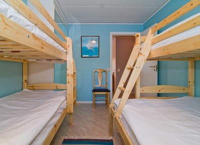 Extra sovrummet med en våningsäng och en familjesäng